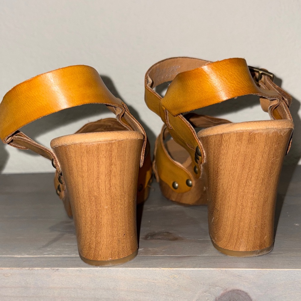 Kork-Ease Mustard Platform Sandals - Picture 5 of 16